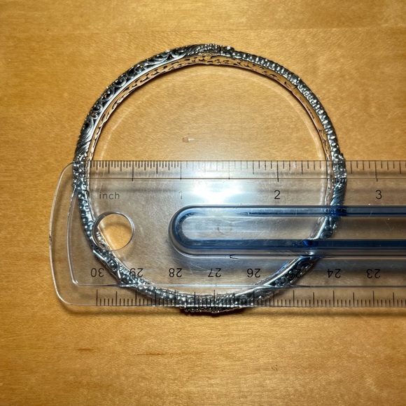 Sarda Artisan Sterling Silver Cut Out Filigree Scroll Hinged Bangle - Picture 15 of 16